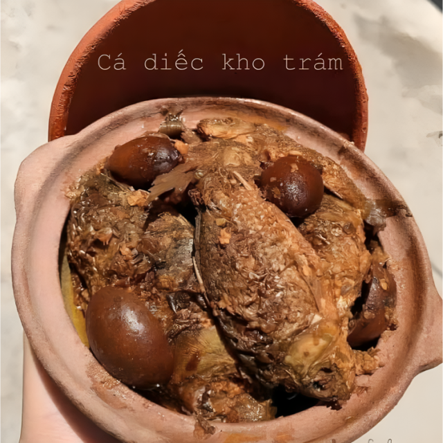 Cá Diếc Kho Niêu Đất